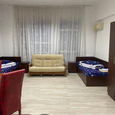 Studio Rentals Onesti Ngoại thất bức ảnh
