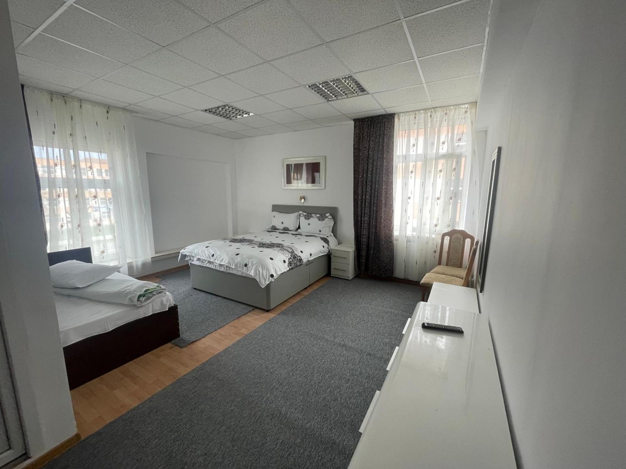 Studio Rentals Onesti Ngoại thất bức ảnh