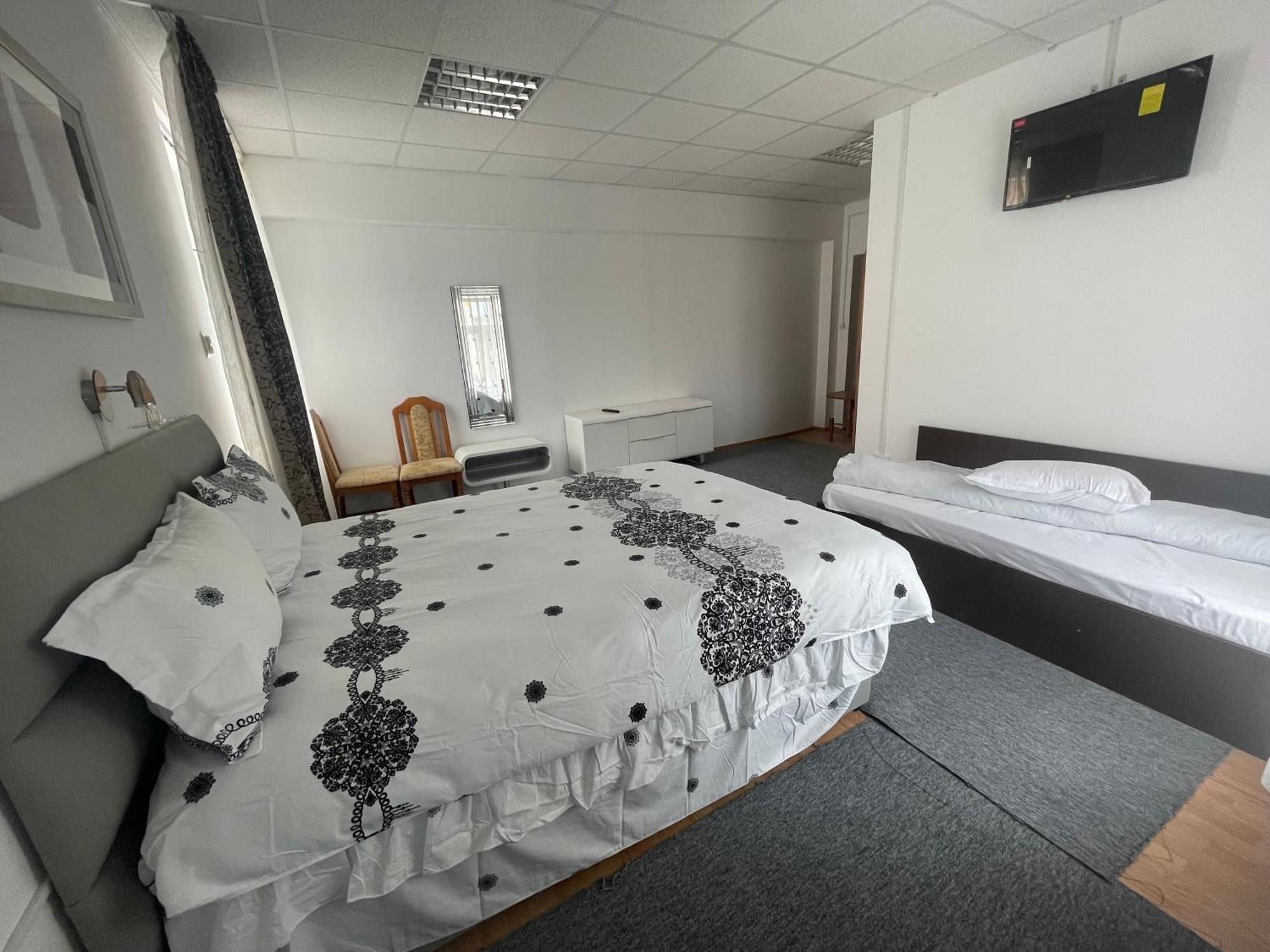 Studio Rentals Onesti Ngoại thất bức ảnh